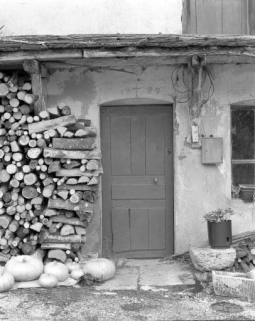 Porte d'accès au logis. © Région Bourgogne-Franche-Comté, Inventaire du patrimoine