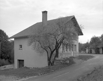 Façade antérieure et face gauche. © Région Bourgogne-Franche-Comté, Inventaire du patrimoine Façade antérieure et face gauche. © Région Bourgogne-Franche-Comté, Inventaire du patrimoine