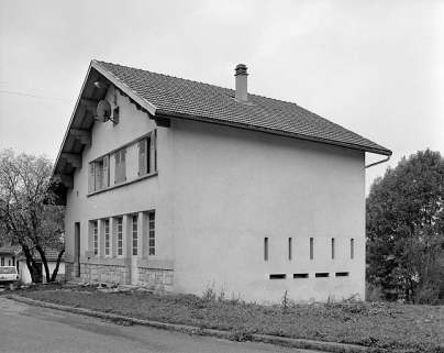 Façade antérieure et face droite. © Région Bourgogne-Franche-Comté, Inventaire du patrimoine Façade antérieure et face droite. © Région Bourgogne-Franche-Comté, Inventaire du patrimoine