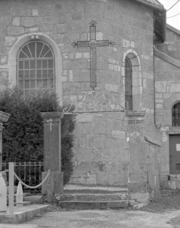 Le portail droit du cimetière. © Région Bourgogne-Franche-Comté, Inventaire du patrimoine Le portail droit du cimetière. © Région Bourgogne-Franche-Comté, Inventaire du patrimoine