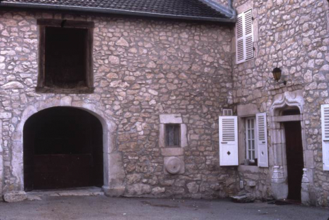 Angle entre le logis et les dépendances agricoles, en 1987. © Région Bourgogne-Franche-Comté, Inventaire du patrimoine