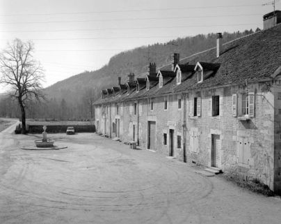 Logement d'ouvriers côté cour, vu de trois quarts droite. © Région Bourgogne-Franche-Comté, Inventaire du patrimoine