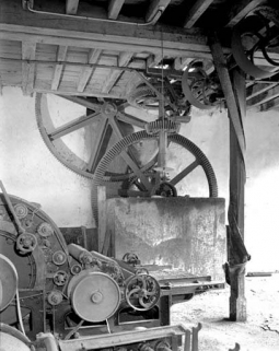 Transmission de la grande roue hydraulique. © Région Bourgogne-Franche-Comté, Inventaire du patrimoine