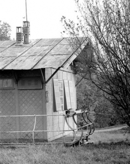 Maison (bungalow) dans la commune de Montagna-le-Reconduit : façade latérale droite. © Région Bourgogne-Franche-Comté, Inventaire du patrimoine