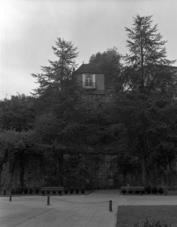 Restes du rempart du bastion du Boulevard dans la cour de l'hotel-dieu : de face. © Région Bourgogne-Franche-Comté, Inventaire du patrimoine Restes du rempart du bastion du Boulevard dans la cour de l'hotel-dieu : de face. © Région Bourgogne-Franche-Comté, Inventaire du patrimoine