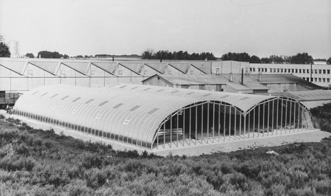 Atelier métallique construit par la Manufacture de Tôlerie F. Fillod, 1965.  Détruit en 1984, ce bâtiment servait de hall de montage et de magasin. © Région Bourgogne-Franche-Comté, Inventaire du patrimoine