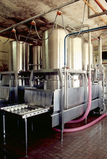 Cloches de l'installation de soutirage sous vide. © Région Bourgogne-Franche-Comté, Inventaire du patrimoine