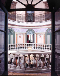 Intérieur : vue du premier étage de la rotonde, avec l'encadrement d'une porte-fenêtre. © Région Bourgogne-Franche-Comté, Inventaire du patrimoine