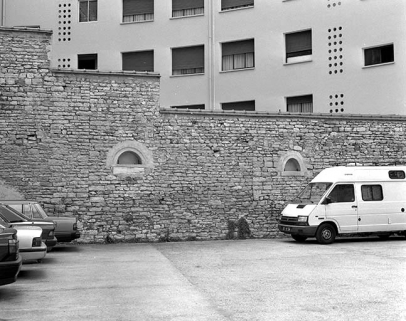 Cour : détail du mur de clôture droit. © Région Bourgogne-Franche-Comté, Inventaire du patrimoine
