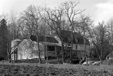 Façade antérieure de trois quarts gauche. © Région Bourgogne-Franche-Comté, Inventaire du patrimoine