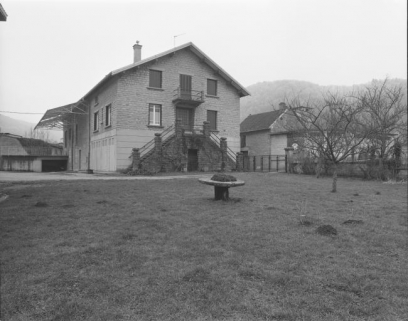 Pignon nord. A droite : four et entrepôt industriel. © Région Bourgogne-Franche-Comté, Inventaire du patrimoine