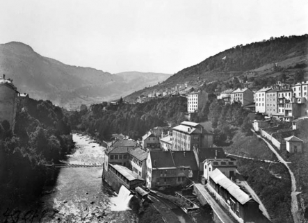 [Vue d'ensemble de l'usine depuis le Pont de pierre]. © Région Bourgogne-Franche-Comté, Inventaire du patrimoine