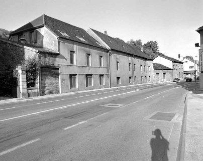 Bureau, remise, atelier de réparation et logement depuis le nord-est. © Région Bourgogne-Franche-Comté, Inventaire du patrimoine Bureau, remise, atelier de réparation et logement depuis le nord-est. © Région Bourgogne-Franche-Comté, Inventaire du patrimoine