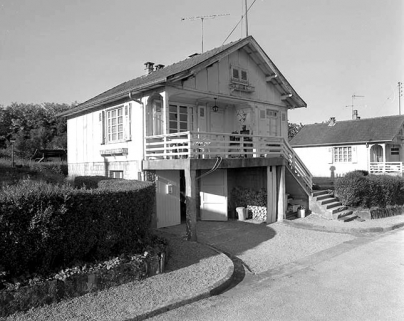 Logement d'ouvriers vu de trois quarts gauche. © Région Bourgogne-Franche-Comté, Inventaire du patrimoine Logement d'ouvriers vu de trois quarts gauche. © Région Bourgogne-Franche-Comté, Inventaire du patrimoine