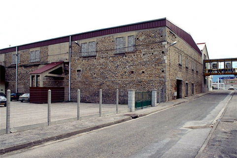 Atelier de fabrication depuis le sud-ouest. © Région Bourgogne-Franche-Comté, Inventaire du patrimoine Atelier de fabrication depuis le sud-ouest. © Région Bourgogne-Franche-Comté, Inventaire du patrimoine