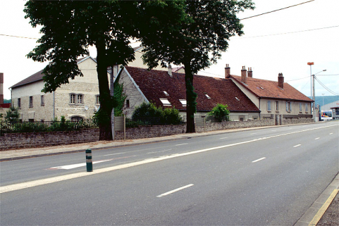 Atelier de fabrication et logements d'ouvriers. © Région Bourgogne-Franche-Comté, Inventaire du patrimoine Atelier de fabrication et logements d'ouvriers. © Région Bourgogne-Franche-Comté, Inventaire du patrimoine
