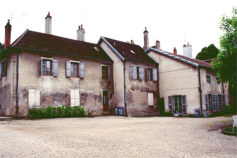Logement et bureau depuis le nord-est. © Région Bourgogne-Franche-Comté, Inventaire du patrimoine Logement et bureau depuis le nord-est. © Région Bourgogne-Franche-Comté, Inventaire du patrimoine
