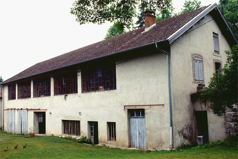 Bâtiment renfermant l'atelier de fabrication, l'atelier de réparation et l'entrepôt industriel. © Région Bourgogne-Franche-Comté, Inventaire du patrimoine