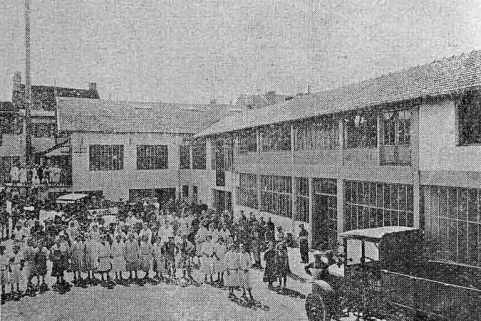 Usine des Fromageries Bel, rue de l'Aubépin, à Lons le Saunier, milieu des années 1920. © Région Bourgogne-Franche-Comté, Inventaire du patrimoine