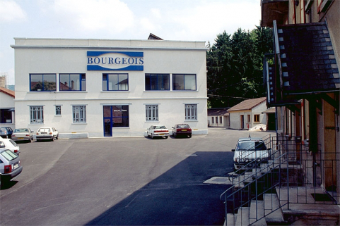 Vue d'ensemble depuis l'entrée : la façade du bureau. © Région Bourgogne-Franche-Comté, Inventaire du patrimoine Vue d'ensemble depuis l'entrée : la façade du bureau. © Région Bourgogne-Franche-Comté, Inventaire du patrimoine