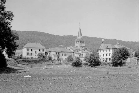 Vue de situation depuis le sud-est. © Région Bourgogne-Franche-Comté, Inventaire du patrimoine