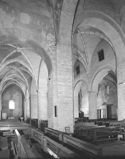 Elévation intérieure de l'église vue depuis le bras sud du transept. © Région Bourgogne-Franche-Comté, Inventaire du patrimoine