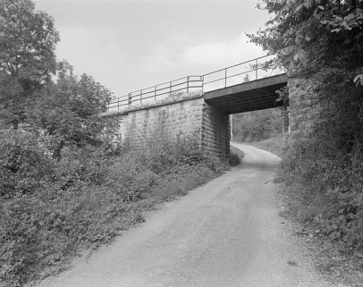 Passage du tramway sur l'ancien chemin menant à Lavans. © Région Bourgogne-Franche-Comté, Inventaire du patrimoine