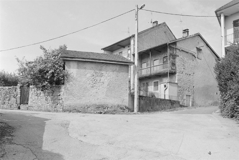 Angle est de la maison et façade postérieure de l'atelier. © Région Bourgogne-Franche-Comté, Inventaire du patrimoine