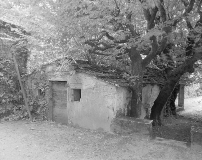 Fournil extérieur couvert en pierres plates. © Région Bourgogne-Franche-Comté, Inventaire du patrimoine