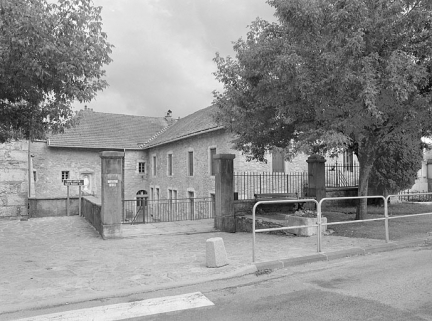 Vue de l'aile droite du prieuré. © Région Bourgogne-Franche-Comté, Inventaire du patrimoine
