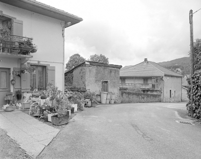 Vue générale, au premier plan : la remise. © Région Bourgogne-Franche-Comté, Inventaire du patrimoine
