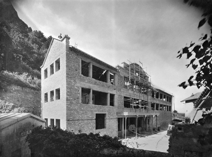 [L'atelier de fabrication de la fromagerie en construction]. © Région Bourgogne-Franche-Comté, Inventaire du patrimoine