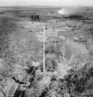 [Transporteur automatique par câbles depuis la carrière]. © Région Bourgogne-Franche-Comté, Inventaire du patrimoine