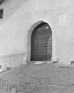 Porte de grange et armoiries d'une ferme à Montépile. © Région Bourgogne-Franche-Comté, Inventaire du patrimoine