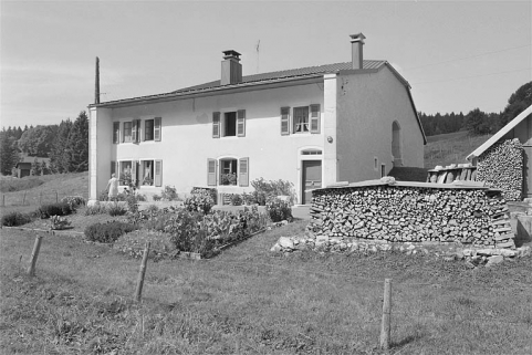 Façade antérieure de trois quarts. © Région Bourgogne-Franche-Comté, Inventaire du patrimoine