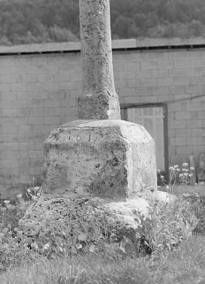 Date 1670 portée sur le socle. © Région Bourgogne-Franche-Comté, Inventaire du patrimoine