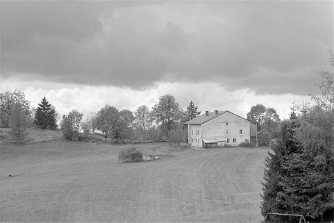Vue générale depuis l'est. © Région Bourgogne-Franche-Comté, Inventaire du patrimoine