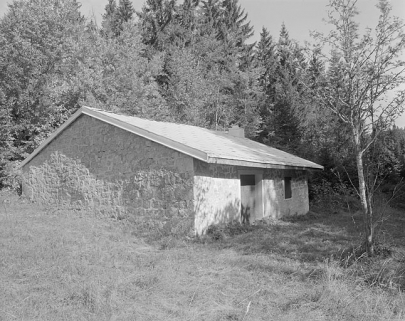 Face sud-ouest et façade antérieure. © Région Bourgogne-Franche-Comté, Inventaire du patrimoine