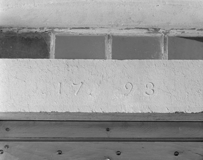 Date portée sur le linteau de la porte d'entrée du logis. © Région Bourgogne-Franche-Comté, Inventaire du patrimoine