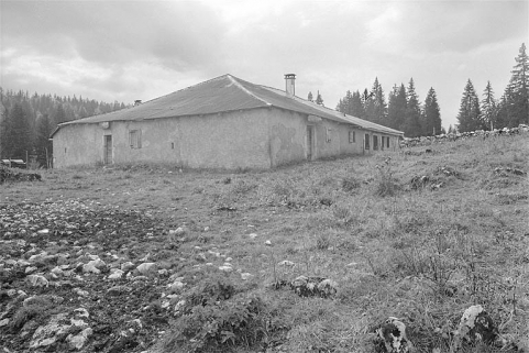Angle nord du bâtiment. © Région Bourgogne-Franche-Comté, Inventaire du patrimoine