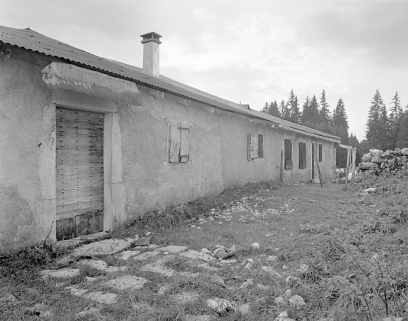 Façade postérieure, vue de trois quarts gauche. © Région Bourgogne-Franche-Comté, Inventaire du patrimoine