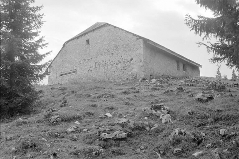Face nord-est et façade postérieure. © Région Bourgogne-Franche-Comté, Inventaire du patrimoine
