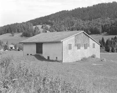 Façade postérieure et face sud-ouest. © Région Bourgogne-Franche-Comté, Inventaire du patrimoine