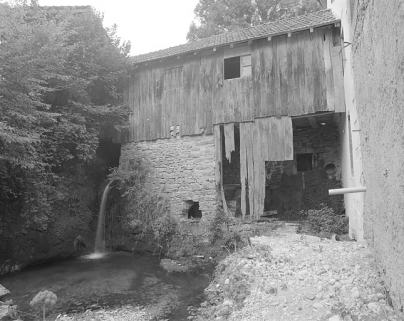 Façade postérieure de la scierie, sur le ruisseau des Thureys. © Région Bourgogne-Franche-Comté, Inventaire du patrimoine