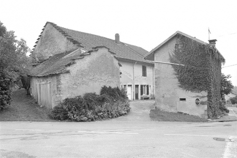 Face nord de l'ensemble : remise agricole, ferme et buanderie. © Région Bourgogne-Franche-Comté, Inventaire du patrimoine