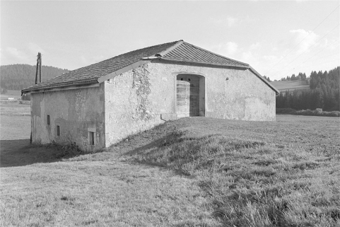 Façade postérieure et accès à la grange haute. © Région Bourgogne-Franche-Comté, Inventaire du patrimoine