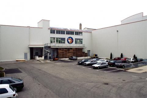 Atelier de fabrication et de conditionnement, magasin et entrepôt industriels depuis l'entrée. © Région Bourgogne-Franche-Comté, Inventaire du patrimoine