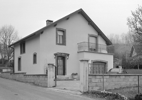 Logement. Maison du gardien des puits de sondage (commune de Perrigny). © Région Bourgogne-Franche-Comté, Inventaire du patrimoine Logement. Maison du gardien des puits de sondage (commune de Perrigny). © Région Bourgogne-Franche-Comté, Inventaire du patrimoine
