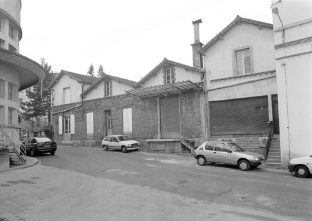 Façade des caves d'affinage (rue Charles Nodier). © Région Bourgogne-Franche-Comté, Inventaire du patrimoine