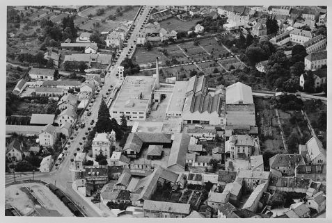 [Vue aérienne depuis le sud-ouest]. © Région Bourgogne-Franche-Comté, Inventaire du patrimoine